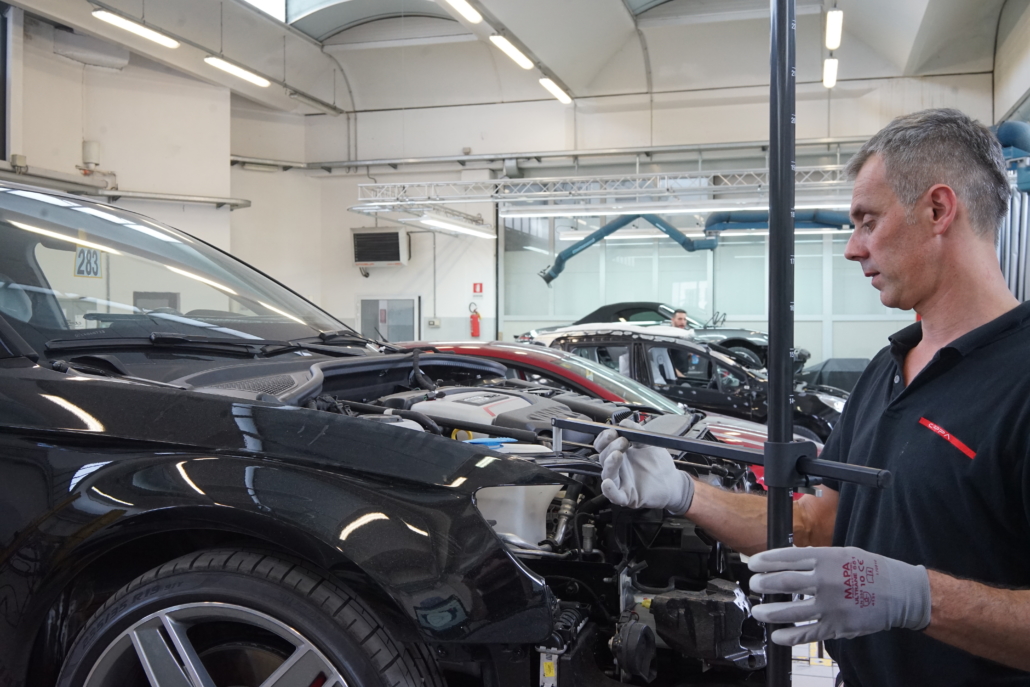 Riparazione Auto Bergamo - Lattoneria e raddrizzatura dell’auto - Carrozzeria Crippa